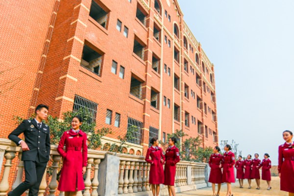 成都中专学校东星航空职业学校推进干部工作