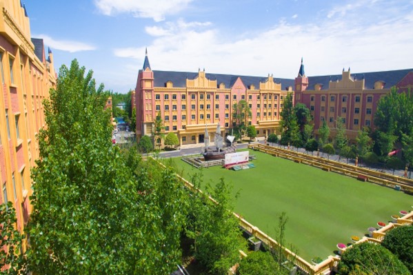 成都希望职业学校校园一角