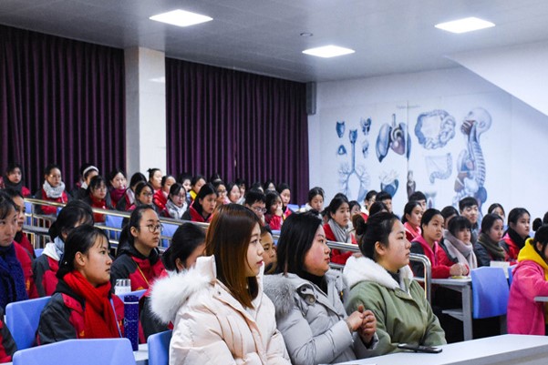 华大卫校毕业工作交流会现场