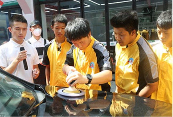万通汽修学生风采 万通汽修学生风采