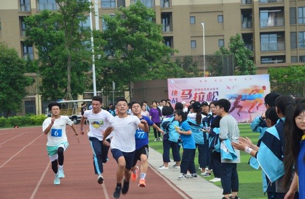成都志翔职业技术学校开展马拉松比赛