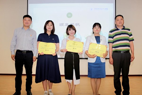 绵阳职业技术学校演讲比赛获奖者合照 绵阳职业技术学校演讲比赛获奖者合照