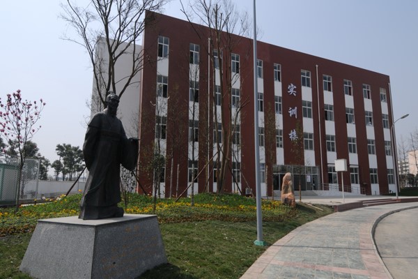 商务职业学校实训楼