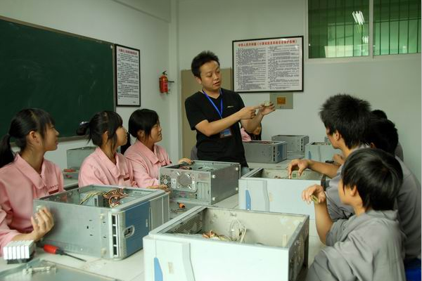 宜宾市职业技术学校2019年招生专业介绍