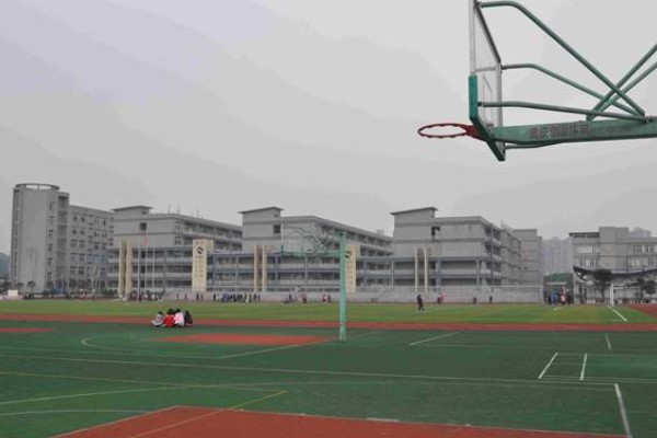 四川省宜宾市工业职业技术学校操场 四川省宜宾市工业职业技术学校操场