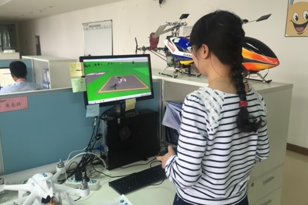 宜宾职业技术学校学子在上实训课 宜宾职业技术学校学子在上实训课