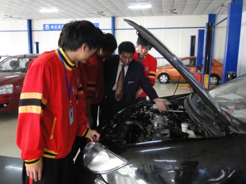 成都市高等职业汽修学校招生简介_四川学习汽修专业有前途吗