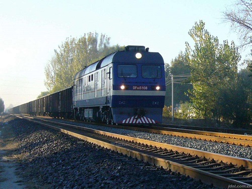 5d1c13d98677b.jpg 铁路.jpg