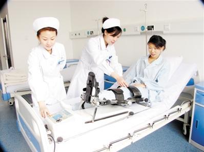 2019年初中学生选择学护理怎么样?就业方向有哪些_成都公办职业技术学院?