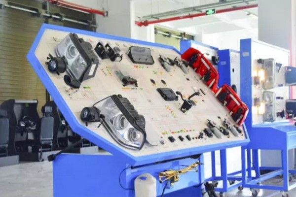 成都职业技术学校读什么专业比较好 五月花学校智能制造学院专业介绍