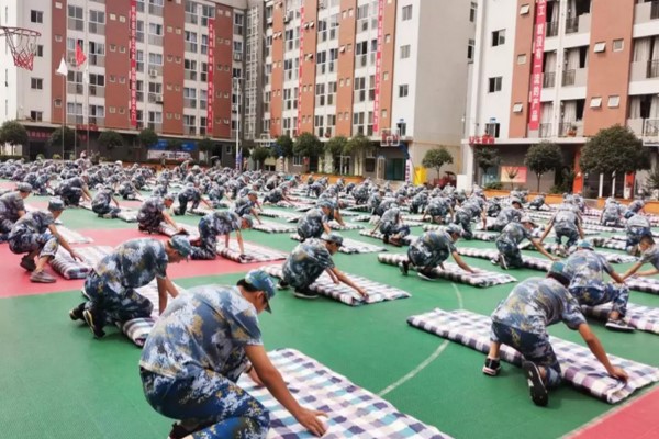 成都职业技术学校哪家好 中国五冶大学叠军被比赛来啦