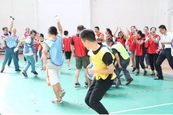 四川省针灸学校教师运动会现场 四川省针灸学校教师运动会现场
