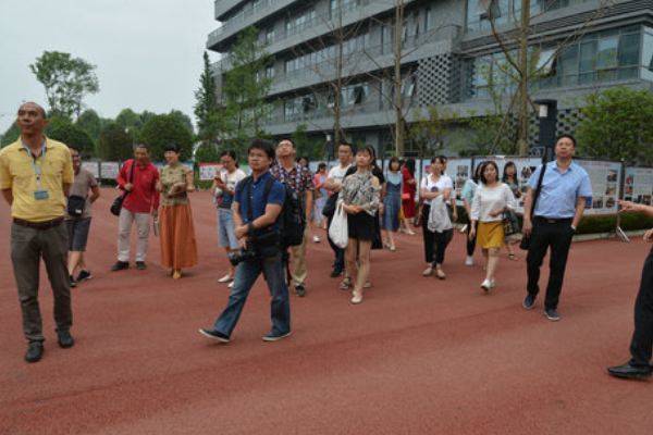 成都职业技术学校哪个好  东莞市纺织服装学校到成都青苏职业技术学校交流学习