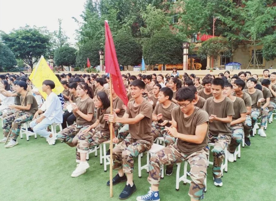 成都希望职业学校军训活动 成都希望职业学校军训活动
