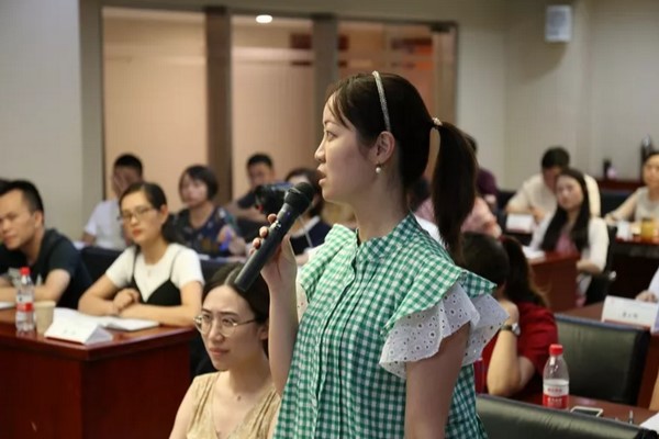 四川中职学校和石室中学哪个好 石室中学学子们参加专题讲座啦!