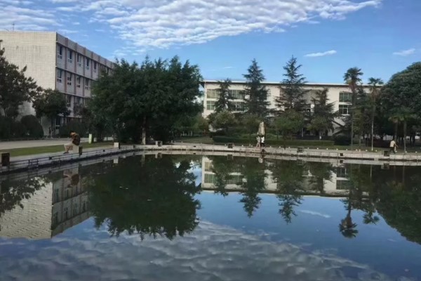 成都中专学校有哪些 成都中专学校有哪些