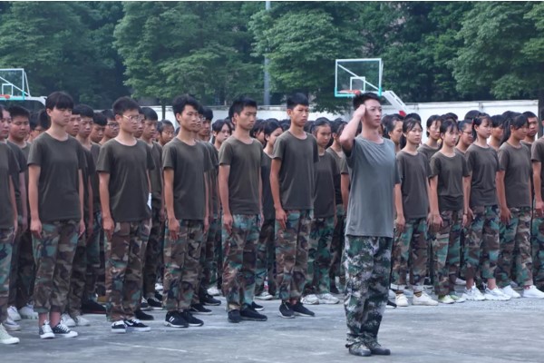 成都职业技术学校在哪里 成都希望职业学校军训点滴来啦