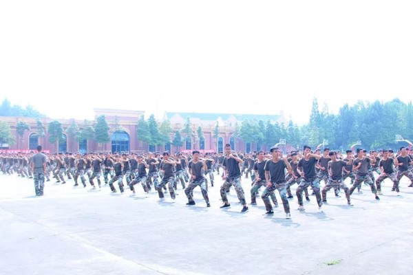 成都希望职业学校学子军体拳表演 成都希望职业学校学子军体拳表演