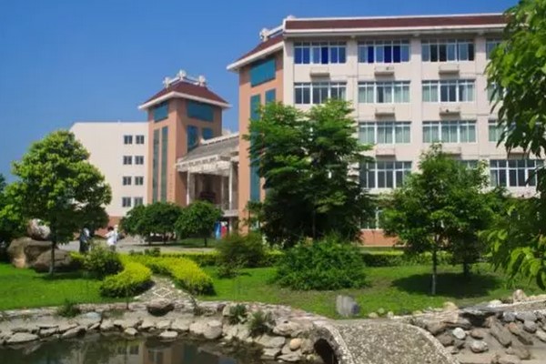 四川省针灸学校校园一角 四川省针灸学校校园一角