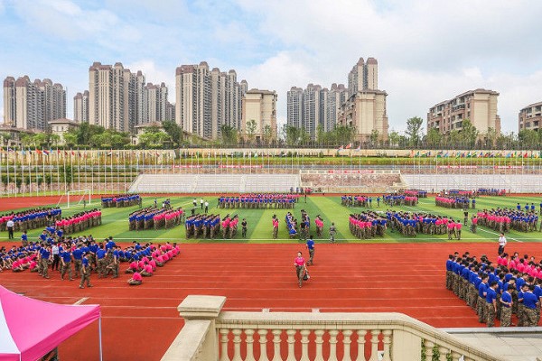 天府新区航空旅游职业学院学生军训现场