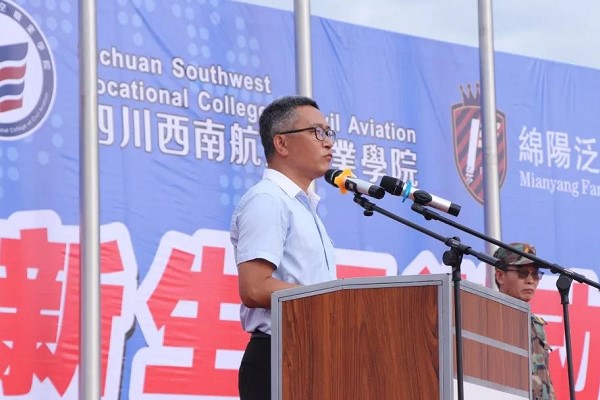 西航吴院长对新生军训安排做项目介绍 西航吴院长对新生军训安排做项目介绍
