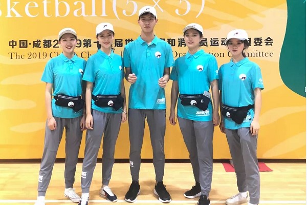 天府新区航空旅游职业学院学子在第18届世警会开幕式“上岗”