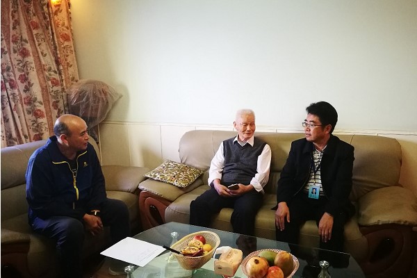 四川中职院校哪家强 攀枝花经贸旅游学校领导2019年走访慰问离休干部