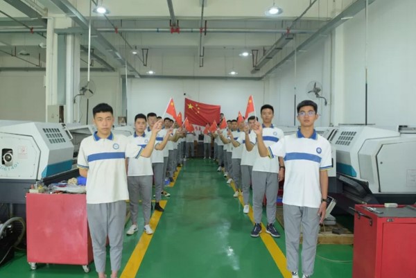 2019年成都石化工业学校学子浓情告白祖国70华诞 2019年成都石化工业学校学子浓情告白祖国70华诞