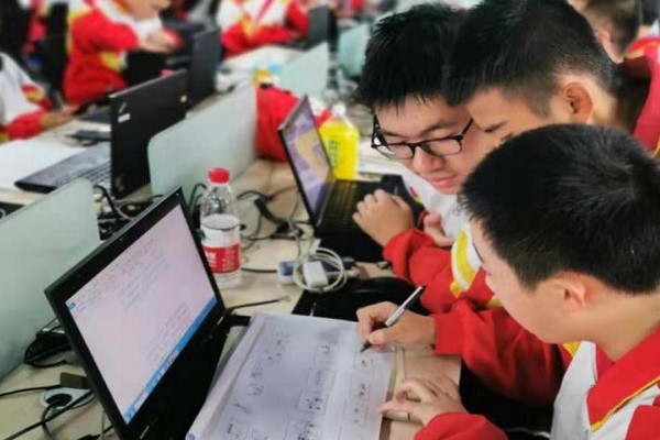 成都市蜀兴职业中学学生风采