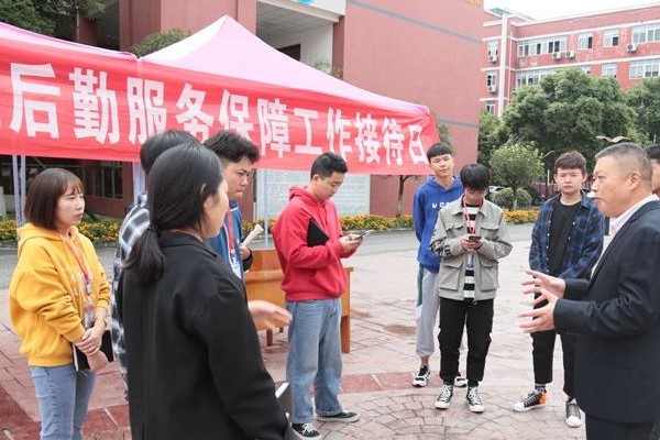 四川托普信息技术职业学院开展“走进后勤”主题活动 四川托普信息技术职业学院开展“走进后勤”主题活动