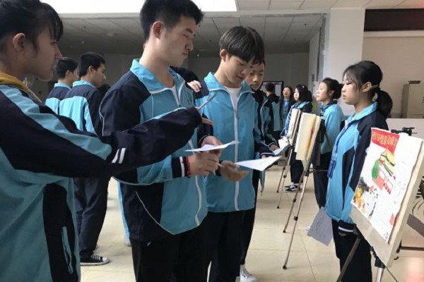 四川省志翔职业技术学校举办建国70周年手抄报比赛 四川省志翔职业技术学校举办建国70周年手抄报比赛
