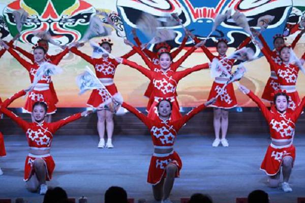 四川现代艺术学校教师在百万职工技能大赛获奖