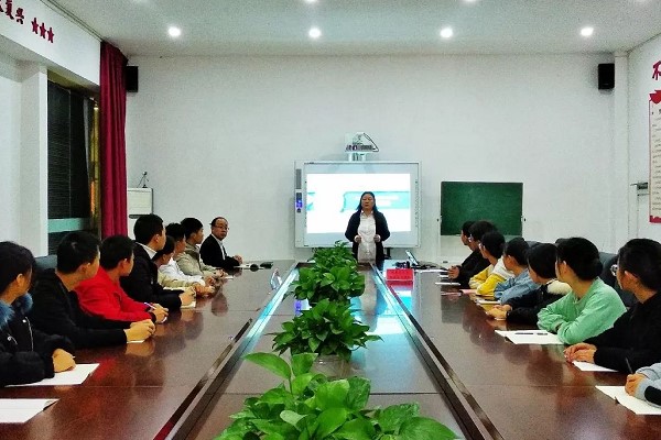 成都职业学校|成都希望职业学校开展主题教育分享会