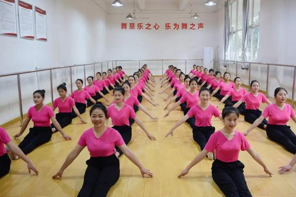 成都现代艺术学校 成都现代艺术学校