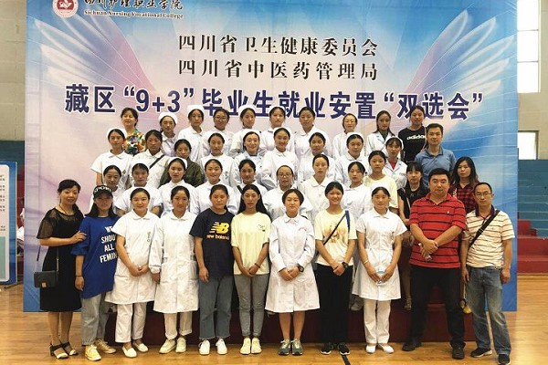 冯伯阳(第一排右二) 冯伯阳(第一排右二)