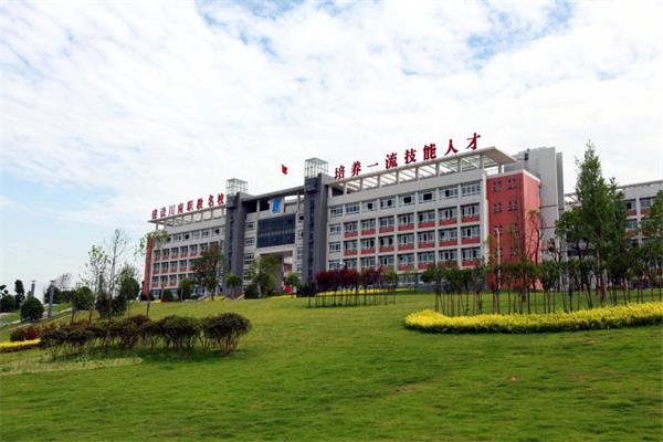 男生在成都中专学校读什么专业比较好