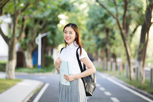 成都中专学校有哪些专业适合女生读