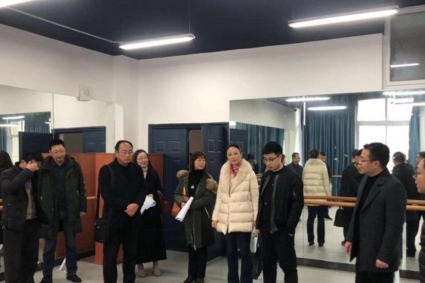 成都中专学校成都机电工程学校接待领导视察工作