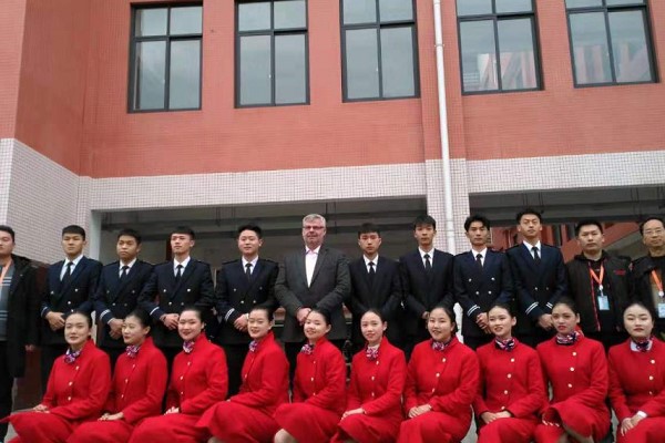 四川中职院校五冶大学就业保障—到英国航空实训去