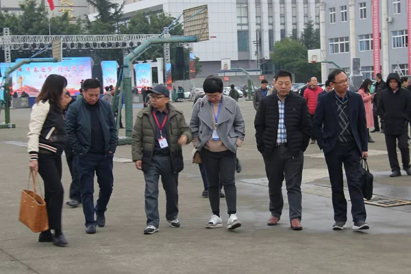 成都中职院校骨干到汽车职业技术学校参观交流