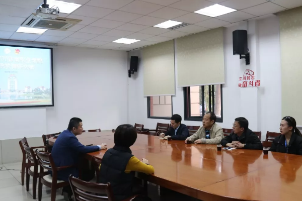 四川现代艺术学校副书记到厦门大学调研交流