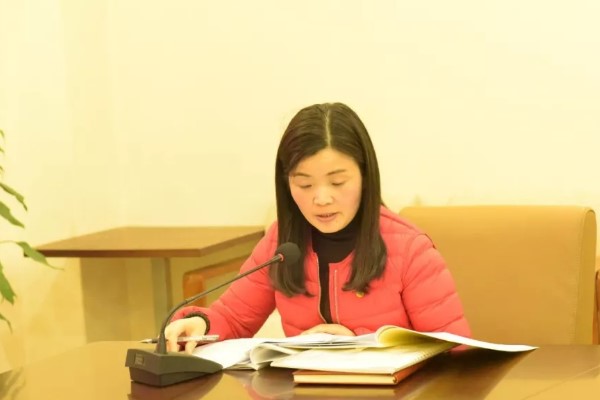 成都职业学校希望职业学校开展组织生活会