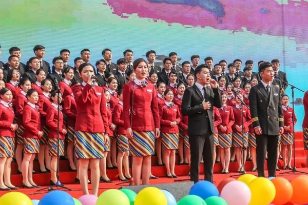 成都中专学校东星航空职业学校举行歌咏比赛
