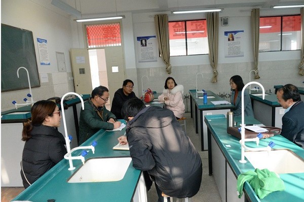 成都高中学校寿安中学举行教学巡诊活动