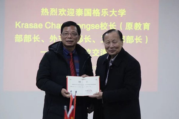 成都中职学校希望职业学校接待领导交流访问