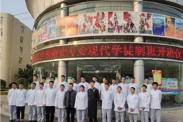 成都中专学校五月花学校现代学徒制班开班