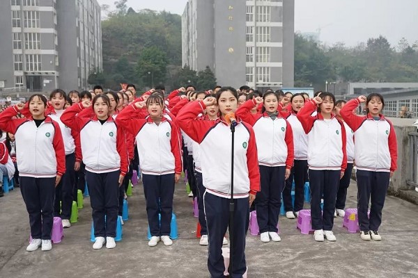 四川中职学校宜宾卫生学校举行学年表彰大会