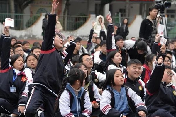 四川中职学校四川现代艺术学校举行防艾活动