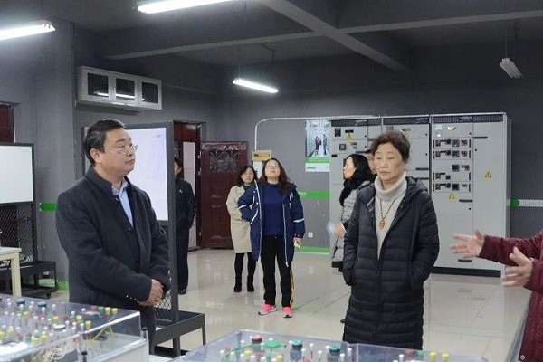 领导莅临四川中职学校现代艺术学校指导工作