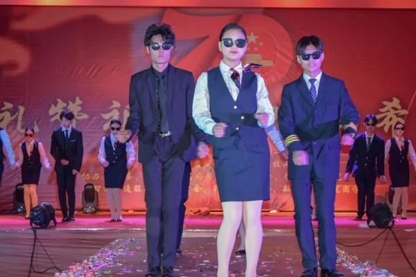 成都职业学校五月花学校举办职业形象大赛